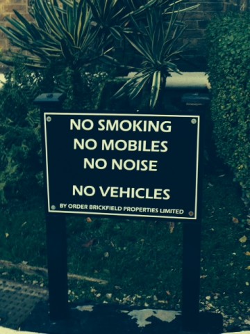 Sign showing the rules of Oslo Court